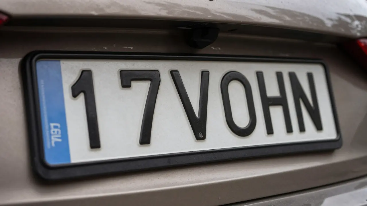 Jak zjistit historii auta zdarma: kompletní průvodce pro české kupující